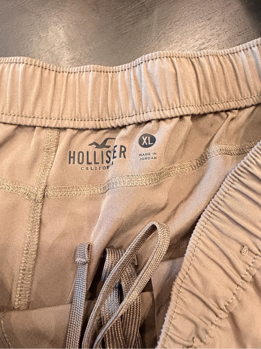 Hollister Men's Tan Elastic-Waist Athletic Shorts - Picture 2 of 2